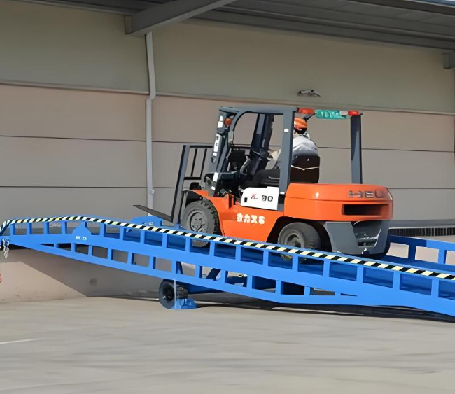 扎囊移动式卸货平台（叉车用）